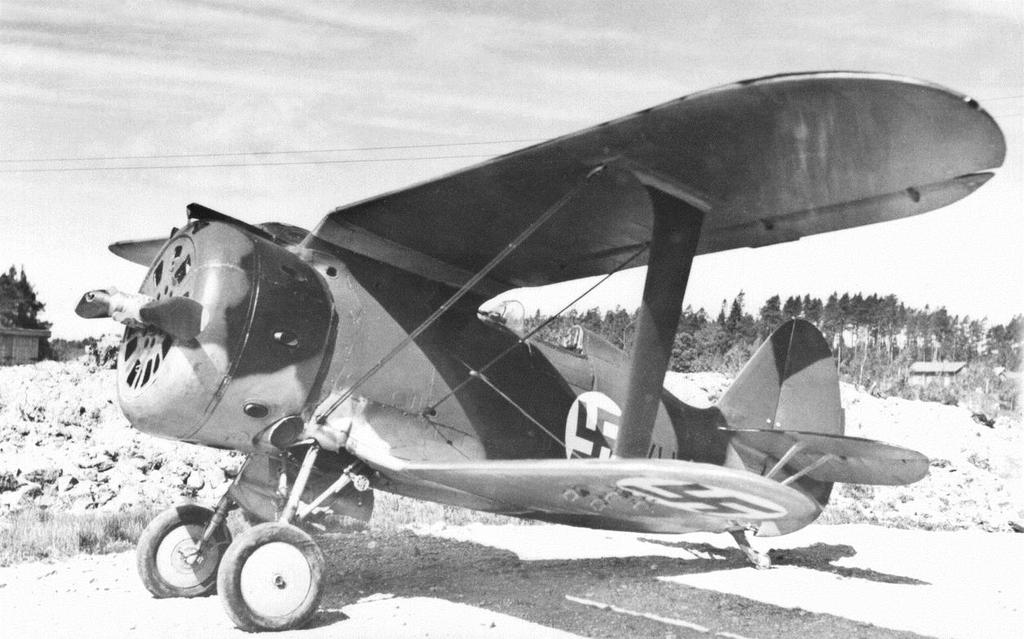Polikarpov I-153 Polikarpov I-153 oli venäläinen yksipaikkainen hävittäjä. Koneita saatiin sotasaaliiksi 11 ja saman verran ostettiin Saksan sotasaalisvarastoista.