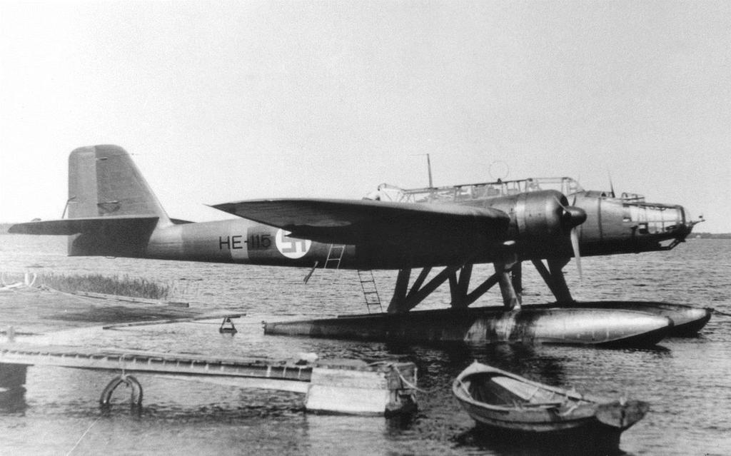 Heinkel He 115 A ja C Heinkel He 115 A ja C olivat saksalaisia kaksimoottorisia ja kolmipaikkaisia meritoimintakoneita. Miehistön lisäksi voitiin kuljettaa 12 14 partiomiestä varusteineen.