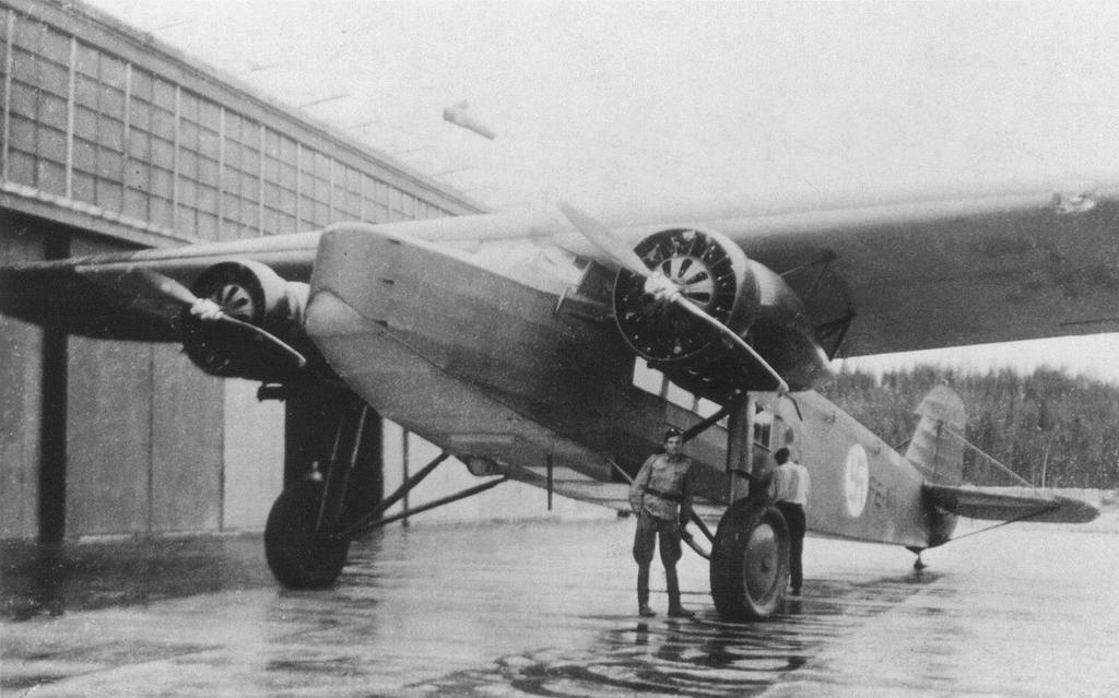 Fokker F.VIII Fokker F.VIII oli alankomaalainen kaksimoottorinen kolmipaikkainen matkustajakone, joka vei kymmenen matkustajaa.