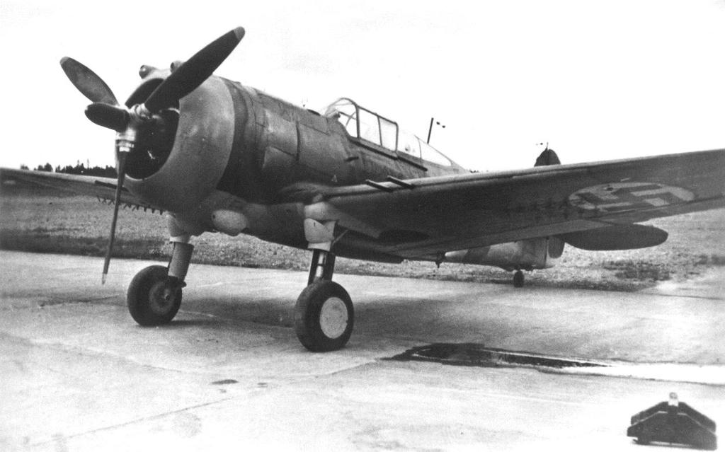 Curtiss Hawk 75 A-1, 2, 3, 4 ja 6 Curtiss Hawk 75 A-1, 2, 3, 4 ja 6 olivat yhdysvaltalaisia yksipaikkaisia hävittäjiä. Suomi sai ostaa niitä Saksan sotasaalisvarikoista.
