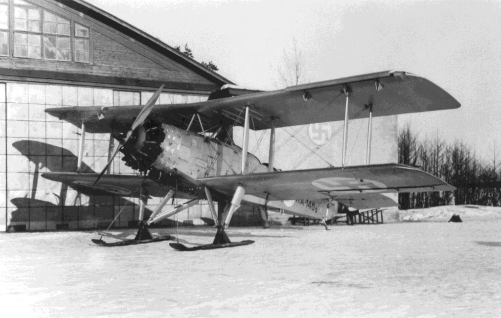 VL E.30 Kotka I ja II VL E.30 Kotka oli kotimainen kaksipaikkainen meritoiminta- ja kevyt pommituskone. Konsepti kehitettiin, kun Ilmavoimissa haettiin korvaajaa Hansameritoimintakonekalustolle.