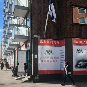 Koreassa nähdään kuussa jänis, joka valmistaa jauhoja kuukakkuja varten.