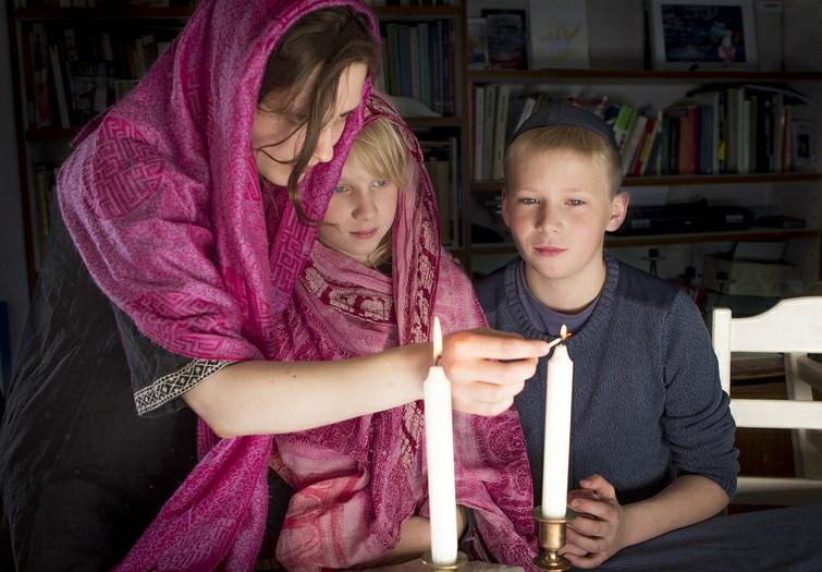 Sapatti perjantai-illasta lauantai-iltaan bild: Uzair Khan Lepopäivä shabat (suomeksi sapatti), jota vietetään joka viikko, on juutalaisuuden tärkein juhla.