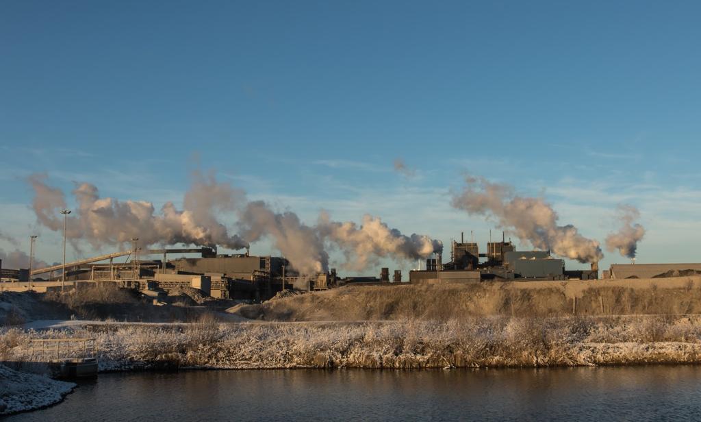 3 Selitteet raportissa käytetyille tärkeimmille yksiköille ja lyhenteille: Yksiköt: µm mikrometri = millimetrin tuhannesosa µg/m 3 mikrogrammaa (= gramman miljoonasosaa) kuutiometrissä ilmaa