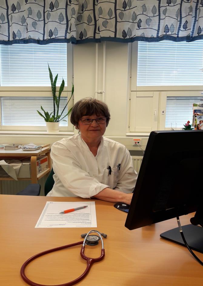 Kotiin annettava tuki muistisairauden diagnosoinnin jälkeiseen lääkehoidon seurantaan kuvapuhelimella Lähtötilanne: Muistiasiakkaan hoitopolulla ensimmäinen vaihe diagnostiikan jälkeen on