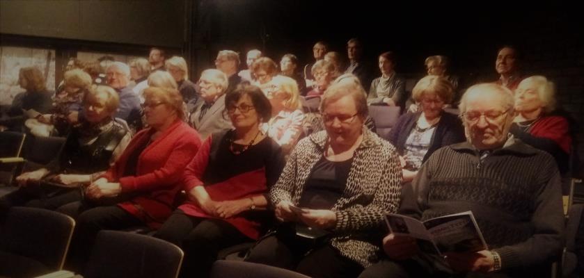 Viattomat ihmiset joutuivat kärsimään. Miksi? Saksalaiset olivat hirviöitä. Miksi? Kemin Kauppakadulla Tuulikin kodissa saksalaiset upseerit olivat olleet hienoimpia kaikista.