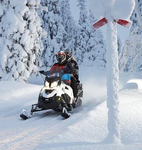 .. 43 LISÄVARUSTEET KRUUNAAVAT KELKAN... 44 EI MITÄÄN TAVALLISIA TALVIVAATTEITA.