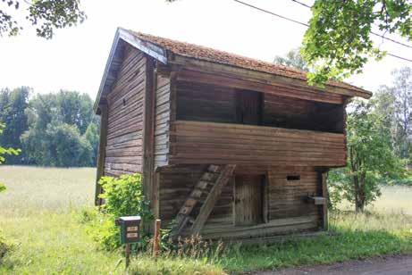 Tila halottiin vuonna 1772 kahtia ja tämän jälkeen puolikkaatkin puolittuivat 1800-luvulla. Talo siirtyi nykyiselle paikalleen ns.
