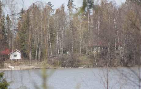 Palstalta on kaunis näkymä järven toisella puolella sijaitseviin Taistelukouluun ja Halosenniemeen. Osayleiskaavassa merkitty sr(13)-merkinnällä.