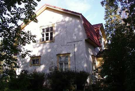 Lammaskallion rakennukset ovat peltojen ympäröimällä kauniilla mäennyppylällä, Tuusulanjärven rannassa lähellä Järvenpään rajaa.