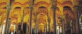 Henkeäsalpaavan upean katedraalin lisäksi kierrämme Córdoban vanhat juutalaiskorttelit. Aikaa jää myös omatoimiseen kaupunkiin tutustumiseen Córdoban hieman modernimmassa keskustassa.