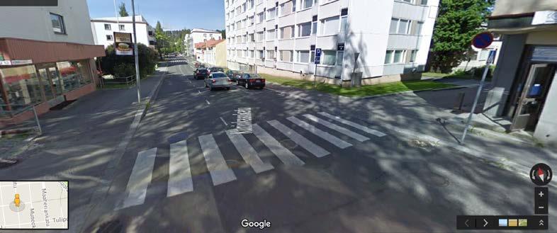 Ajoneuvolla suojatiellä ajorataa