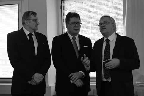 Vastaväittäjänä toiminut professori Ingvar L. Svensson esitti hyväksyvän arvionsa tutkimuksen sisällöstä.