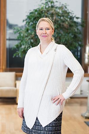 Tietoa Tokmannin osakkeenomistajien nimitysvaliokunnan Kati Hagros syntynyt / born 1970 diplomi-insinööri, YTM / M.Sc. (Eng.), M.Sc. (Soc.