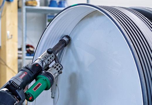 valurauta-, muovi- tai RST-kansi Muuta: pohjaosa saatavissa 110 mm ja 160 mm putkiyhteillä.