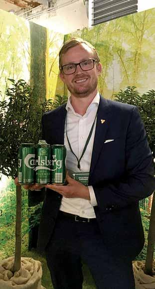 ULKOMAILTA Panimojätti siirtyy Uusiomuovin kautta kohti muovittomuutta Tanskalainen panimoyritys Carlsberg siirtyy käyttämään kierrätettyä uusiomuovia oluttölkkiensä pakkauskääreissä.