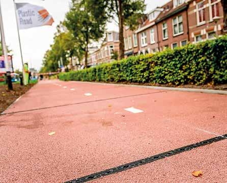 Muovijätteestä syntyi pyörätie Alankomaissa on vihitty käyttöön maailman ensimmäinen uusiomuovista rakennettu pyörätie Plastic Road.
