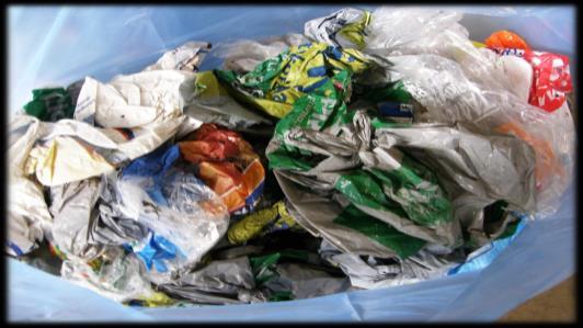 Yhdyskuntien sekajätteen muovijae Sekajätteen lajittelu Riihimäellä ja Turussa Yli 70 % muovijakeesta oli yhdestä muovityypistä koostuvia tuotteita Yhdistelmämateriaaleja tai muuta kuin muovia alle