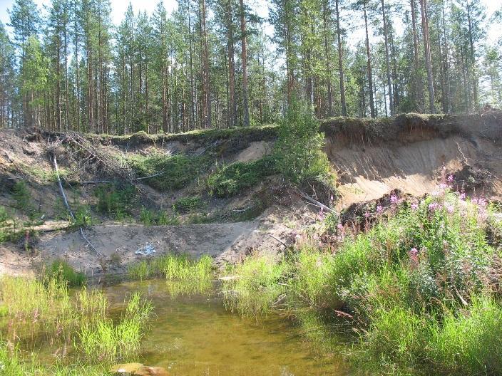 pohjaveden pintaa. Tutkimuspiste PVP22 sijoittuu lähelle tätä aluetta. Kuva 11 (alla).