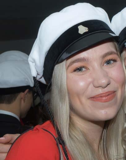 Konekilta on Oulun yliopiston näkyvimpiä kiltoja, ja konelaiset tunnistaa helposti meidän kirkkaanpunaisista haalareista.