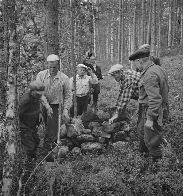 Rajakivet Valta Myös tilarajoja ja peltojen rajoja merkittiin rajakivin Viimeistään isojaon myötä 1800-luvulla jokaisen