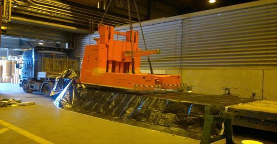 38 Kuva 9. Tuurnavihivaunun 14 laserinasennussuunnitelma, (Rocla, 2012) 7.2.10 Tuurnavihivaunun 14 lähettäminen Roclaan Tuurnavihivaunu 14 lähetettiin kohti Järvenpäätä 29.8.2012 ja oli perillä Järvenpäässä 30.