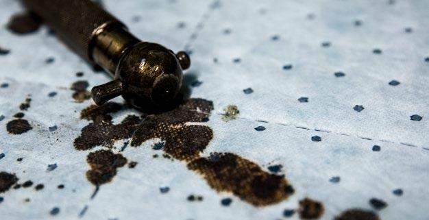 STRONG OIL ONLY SMS Kestävä imeytysmatto öljyisten nesteiden keskinopeaan imeytykseen Saatavana rullana tai valmiina arkkeina.
