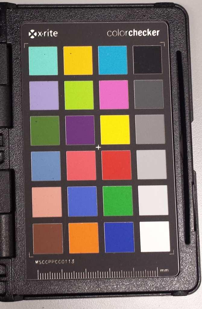 C E F 1 G H 4 5 I Kuva 4.7: X-rite color checker passport. Värien yhteydessä käytetyt merkinnät ovat samat kuin taulukoissa 4.4, 4.5 ja 4.6. Taulukko 4.
