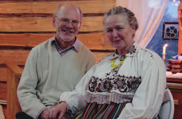 Kiinnostus suomalais-ugrilaisiin kansoihin johti Juha Väliahon aikoinaan lähetystyöhön Volgan ja Uralin välille. Hyvänä apuna rinnalla on ollut virolaissyntyinen vaimo, Anu Väliaho.