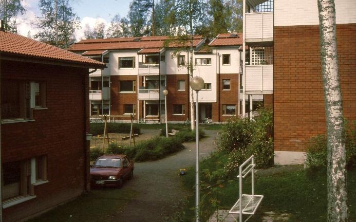 Kuokkalan kaupunkitilallisesti rikas suunnitelma pohjautuu arkkitehtuurikilpailun voittaneeseen ehdotukseen. Lähde: Suomalaista kaupunkiarkkitehtuuria.