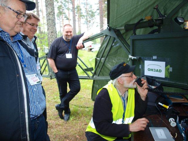 Siitä oli apua, mutta vielä enemmän vaikutti kondensaattorin lisääminen sarjaan päätevastuksen kanssa.