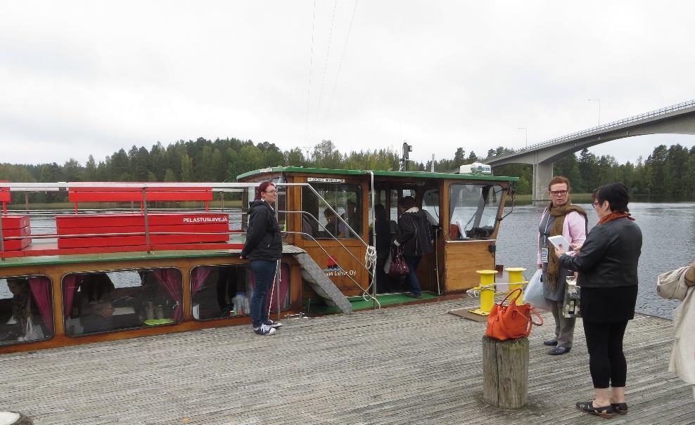 kyläyhdistyksellä oli kylän aktivoimisella ja toiminnan kehittämisessä. Kalkkisista palasimme sisävesilaivalla retken lähtöpaikalle. Matka kauniissa maisemissa Heinolaan kesti noin kaksi tuntia.