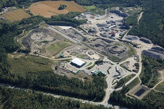 2/22 1 Yleistä Tähän raporttiin on koottu yhteenveto ympäristöluvan lupamääräysten mukaisista Korvenmäen jätekeskuksen ympäristö- ja päästötarkkailuista vuodelta 2017.
