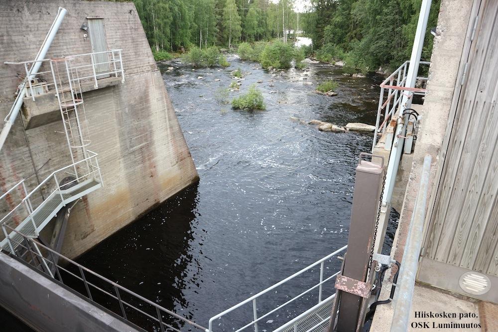 Hiiskosken pato. Kuva: OSK Lumimuutos Tämä rakentaminen muutti valuma-alueen luonnetta ratkaisevasti.