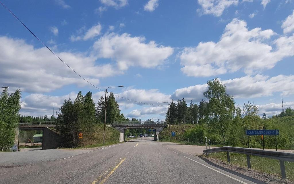 TEHTAANTIEN JA RITAKOSKENTIEN LIITTYMÄT Tehtaantien liittymässä on vasemmalle kääntyvien kaista tiemerkinnöin toteutettuna.