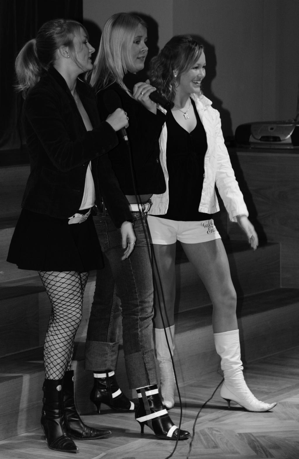 4 Kokkuvõte karaokevõistlusest Meie KG, 16. november 2005 sai eripreemia 10.e klass. Näkineiu ja dueti eripreemiad läksid vastavalt 10.c ja 12.a kassile.