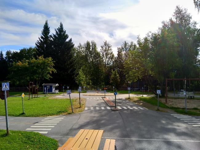 Kaavaselostus 7 muutosalueella sijaitsee vilkkaassa käytössä oleva lasten liikennepuisto. Kuva 2.