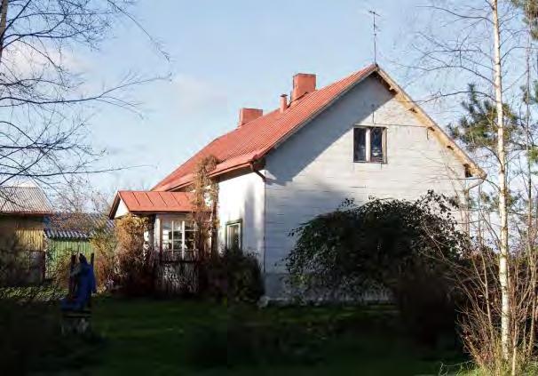 FCG SUUNNITTELU JA TEKNIIKKA OY Lehmon osayleiskaava 46 (107) Rakennukset: Puolitoistakerroksinen päärakennus vaikuttaa 1900-luvun alun rakennukselta. Siinä on kuisti pihan puolella.