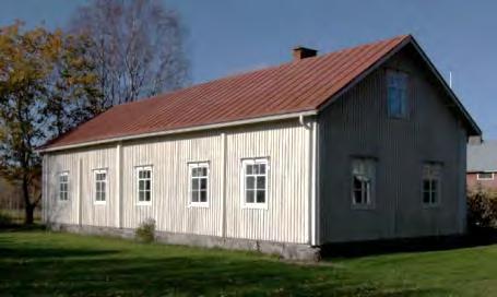 FCG SUUNNITTELU JA TEKNIIKKA OY Lehmon osayleiskaava 59 (107) Rakennukset: Päärakennus on puolitoistakerroksinen hirsirunkoinen