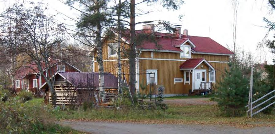 Tien pintaa on nostettu rakennusten rakentamisen jälkeen. Kuva 51.