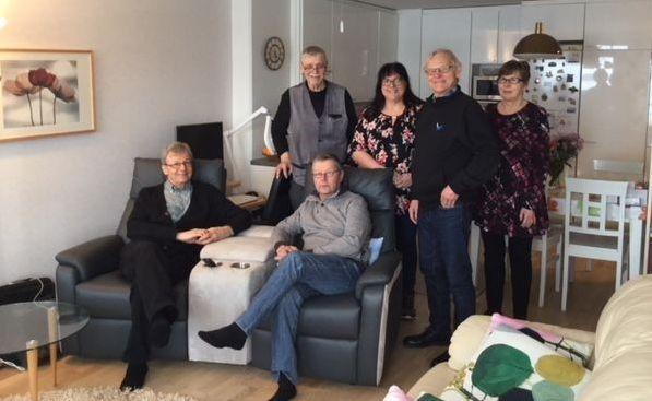 Kesäkuu 2018 Vuosikerta 6 * Numero 1 Sivu 3 Sukuneuvoston kokous Kuopiossa 21.4.2018 Pielisjärven Ignatiusten Sukuseura r.y Sukuneuvosto 2/2018 kokous Minna Canthinkatu 2, Kuopio lauantai 21.4.2018 Sukuneuvosto Sirpa ja Mika Pajulan asunnolla Kallavesinäkymiä ihastelemassa Kiitokset Teille Hyväksyttiin 30.