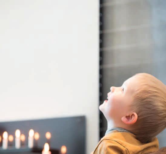 LAPSET Lasten taidenäyttely toukokuussa Kirkkokahvilan aulassa! Perhemessut Perhemessun saarnat ovat draamallisia ja lisäksi lapsille on järjestetty kirkkoon oma leikkinurkkaus.