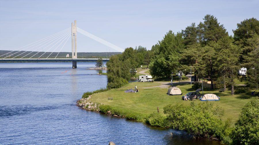 Muistathan ottaa omat patjat ja petivaatteet mukaan. Majoituskoulut sijaitsevat Rovaniemen kaupungin alueella.
