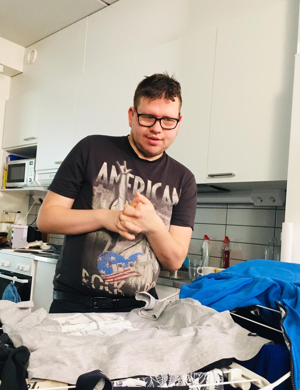 ESIPUHE HEI NUORI MUUTTAJA! Tässä oppaassa on tietoa asumiseen liittyvistä asioista. Opas on suunnattu nuorille aikuisille, jotka tarvitsevat erityistä tukea.