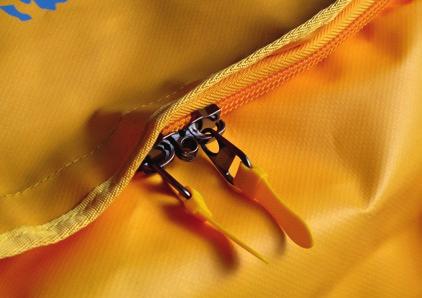 Usein markkinoinnissa käytetty waterproof-sana voi merkitä melkein mitä tahansa materiaalin vedenpitävyyden, laukun sään- tai roiskekestävyyden ja täydellisen vedenpitävyyden väliltä.