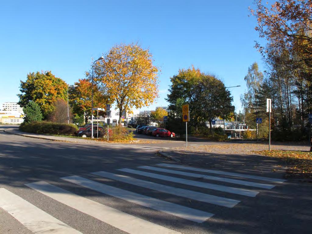Alueeseen kuuluu hoidettua puistoaluetta Kontulankaaren ja Keinulaudantien risteyksen eteläpuolella sekä luonnonhoidon piirissä oleva alue metroradan ja