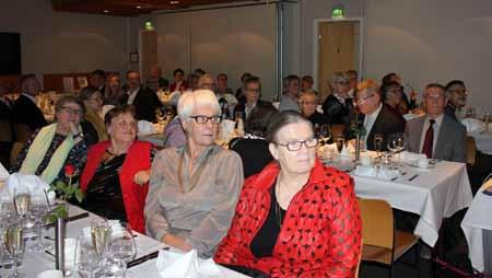 6 Glaukoomayhdistys ry:n 20-vuotisjuhlat Glaukoomayhdistys ry juhli jäsenten, hallituksen ja kutsuvieraiden voimin yhdistyksen 20-vuotista taivalta Ravintola Perhossa Helsingissä lauantaina 17.11.