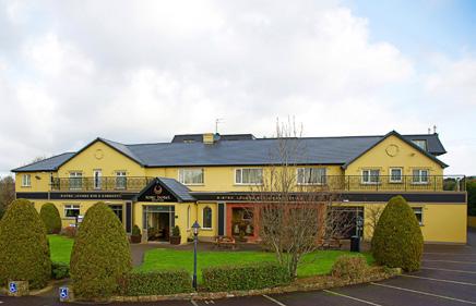 Hotelli Torc Hotel / Killarney *** Lähellä Killarneyn pikkukaupunkia sijaitseva viihtyisä hotelli. Buffet-aamiainen.