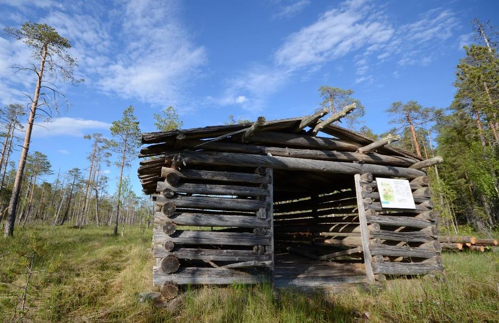 14 Pahapuron lenkin varrella on myös useita ainutlaatuisia nähtävyyksiä. Reitillä on muun muassa suoniittylato sekä tervahauta ja tervapirtti.
