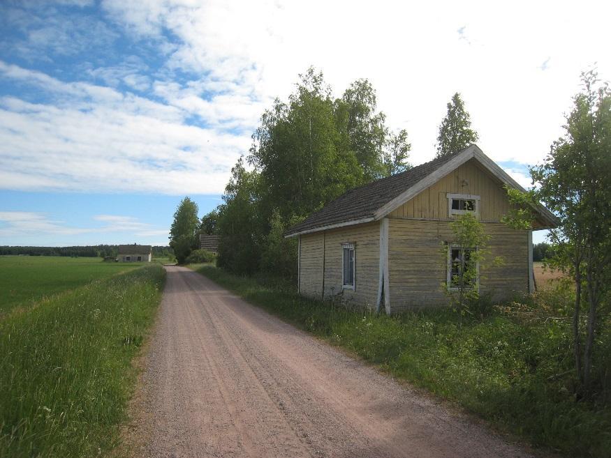 9 6. LEPAKKOPOTENTIAALI 6.1 Menetelmät Kaava-alueen merkitystä lepakoiden ruokailualueena ja alueella sijaitsevia mahdollisia lisääntymis- ja levähdyspaikkoja arvioitiin maastokäynnillä 26.4.